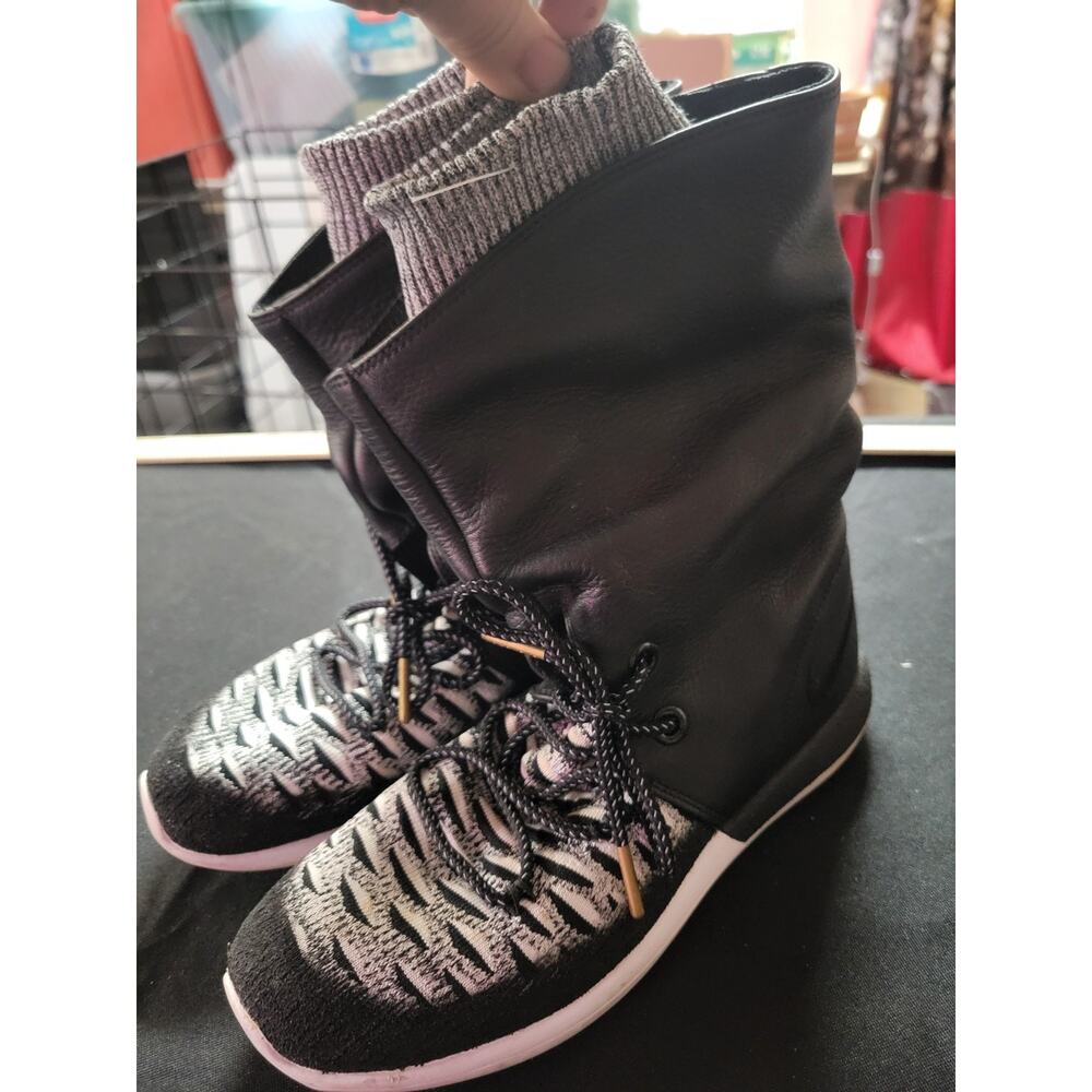 Women's Nike Roshe 2 HI Flyknit Water Repellent Sneaker Boot Size 7